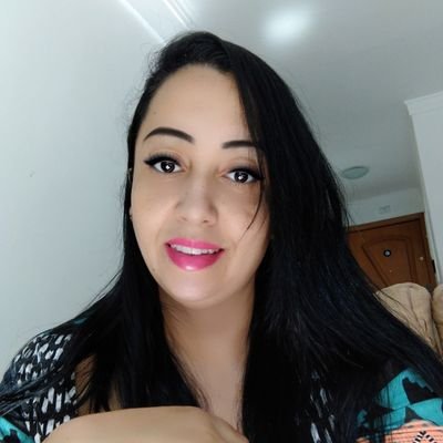 DEBORAGUILHERME's profile picture. 