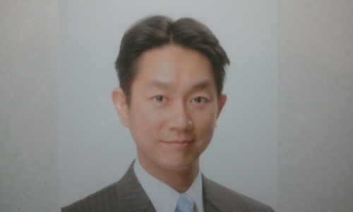 服飾デザイナーと宅地建物取引主任者の経験と知識を生かし、多くの方達と助け合いながら地域活性の向上のお手伝いをしたいと思っています。好きな言葉は「明日死ぬかのように生きろ。永遠に生きるがごとく学べ」です。