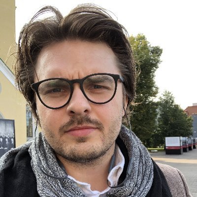 Creative technologist, independent designer and developer.
Currently exploring, learning and experimenting with game design and development.
