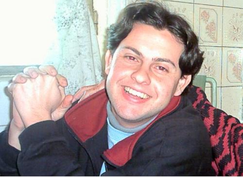 Hola gente del twitter. Soy diseñador y docente particular de informática en Montevideo, Uruguay. Vivo con mi familia en dicha ciudad.