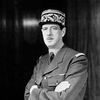 Polityka, kiedy jest sztuką oraz służbą a nie narzędziem wyzysku, to działanie na rzecz ideału poprzez rzeczywistość. Charles De Gaulle