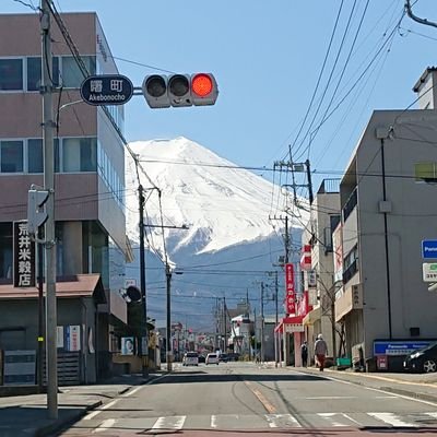 二子玉川ヤスダクリニック院長
特技：ニックネームを付けること。仏像彫り・注射系一般・しみ取り。みなさんに喜ばれるものを探求しています。
　　　　