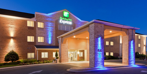 Waterfront Holiday Inn Express on Kent Island.
#weddings #kentisland #maryland #chesapeake #annapolis