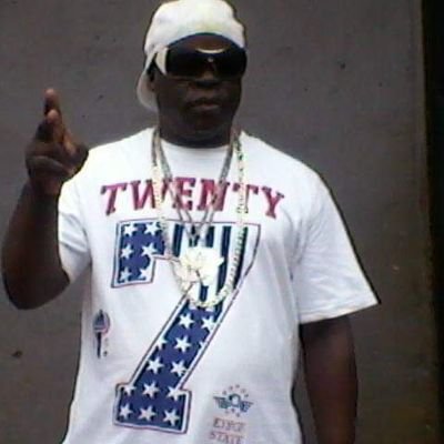 vhoboto's profile picture. I'm not mentally fit "a ke monate nyana"
#cool nigger to be around with..
God fearing..
fashionesta