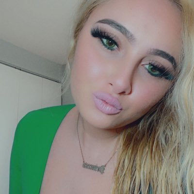 roxy99574055's profile picture. https://t.co/9dTIXE21wY you kno what to do🤗