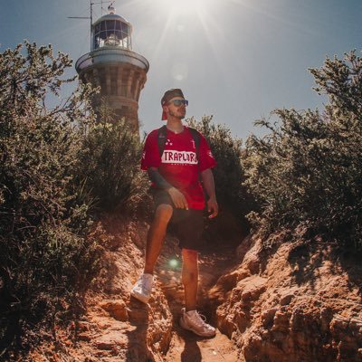 📍 Adelaide, Australia. Photographer, Graphic Designer, lg: @mr.sam.b