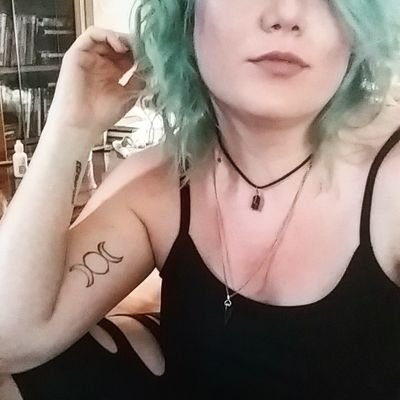 __Mary____'s profile picture. Glitter. Insects. 1988. Hail Satan.