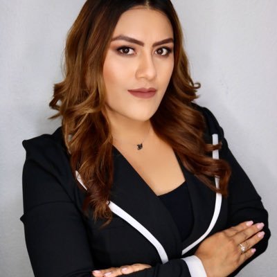 alondraacguzman's profile picture. Travel Junkie🌎✈ Nature lover🍀🗻💗 Mexican.🇲🇽 Living in British Columbia.🇨🇦 Lawyer🕴 Pugs