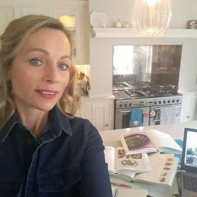 Self taught foodie, teacher, Masterchef quarter finalist. Recipes for family life. blog https://t.co/rNvhbMJmsp also on Instagram rachelssupperclub