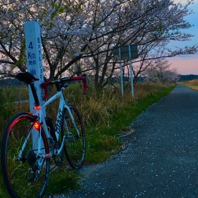 GIANTの型落ちOCR3300に乗っています〜🥰
ロードバイク初心者ですがよろしくお願いいたします🙇‍♀️🙏
グランツーリスモSPORTやってます〜🤩(主にドリフト)
PSID→aka_doradora
Instagramフォローよろしくお願いします👍
ロード勢グランツ勢はフォロバ114514%