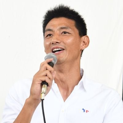 岡山県倉敷市生まれ。
東京朝鮮中高級学校を卒業後、一年間の浪人生活を経て立正大学に入学。
2002年アルビレックス新潟入団⚽
新潟―名古屋―釜山―水原―大宮―柏―横浜FC⚽2010年W杯南アフリカ大会出場《夢は叶う☆》
📘「在日サッカー、国境を越える」
https://t.co/dyVtX2UEHg