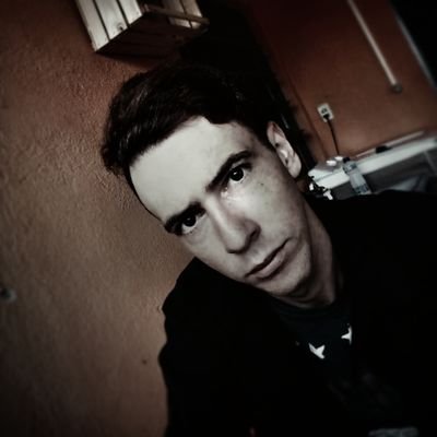 williamcaetan11's profile picture. Não me esqueça enquanto as cores desbotam
Quando as luzes se apagam, é apenas um palco vazio

E a verdade é que eu não quero morrer como um homem comum...