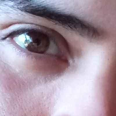 no soy nadie ni pretendo serlo . solo busco felicidad siendo todo. .
