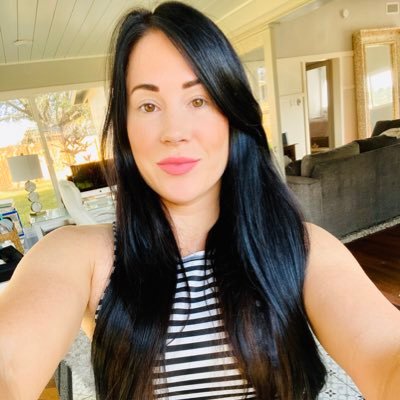 ArynNol1's profile picture. Investor / Tipsy Salonbar / Hairstylist