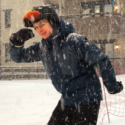 svard_viktor's profile picture. Gillar och vara i vattnet och plaska, men när man blir trött måste man vila med lite Minecraft