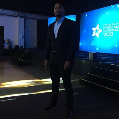 soy amante a los negocios. vivo de los negocios, hago varios negocios, porque no se puedes tener menos de 6 entradas de dinero, escríbeme.