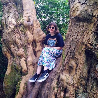 Sinead_ire's profile picture. Environmental Scientist 🕵️‍♀️ - Artist 👩‍🎨 - Vegan 🌱 - Ambulance Owner 🚑