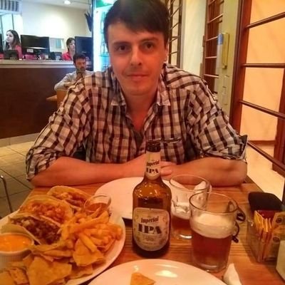 🇦🇷Argentino!!
💻Apasionado del Marketing Digital y
las redes sociales📳.
📝Aprendiz de bloguero!
🏃Corredor amateur.
❤️Enamorado de Brenda Cerino.