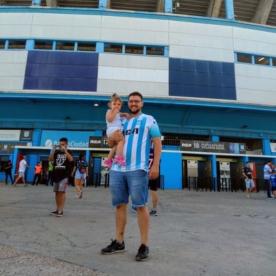 Padre, sangre celeste y blanca, fan de Aued. No sé interactuar en Twitter.