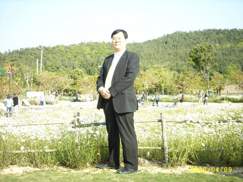 eunsik58's profile picture. 1975년부터 땅끝해남을 널리 소개하고 있습니다.현재는 땅끝웰빙식품에서 땅끝양파즙을 판매합니다.(061)536-3313,018-609-3313 민간외교관 김은식