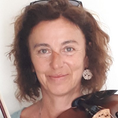 musicienne, violoniste, intermittente du spectacle, professeur de violon, vis près de Rouen. Ce qui m'interesse, la vie, les gens.