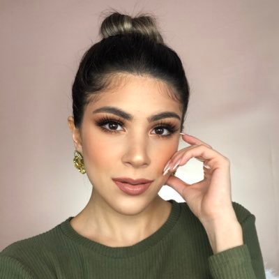 vickivila's profile picture. 💋🍸🎬 ig: @vickivila