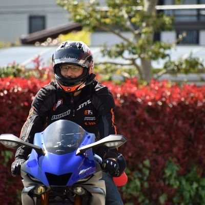 走る事大好き静岡県浜松の中年バイク乗りです🏍️　　　　　　　　　　　
   Kiyo＆Miyaちゃんねるのたまに出てくるおじさんで出演させてもらってます😏👍　　　　　　　　　             　　　　　　           　　　　　　　　　　　　　　　　　　　　インカムはB+COM６Ｘ装着