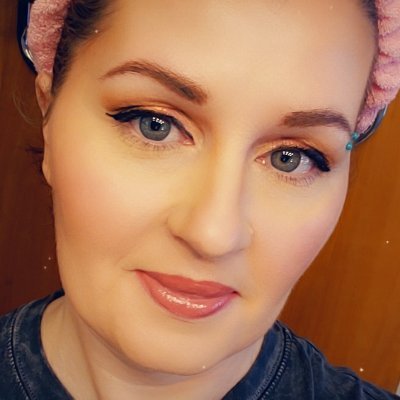 MaliEdging's profile picture. Coffee addict -- Beauty blogger -- College Graduate -- Mom of 4