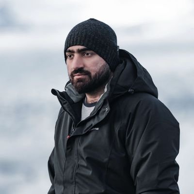 عزت علي نفسي و نفسي عزيزه.... ماهي بترضى بموقف الذل و الهون.... الله جعل فيها الكرامه غريزه.... يا اكون في راس الهرم ولا ما اكون