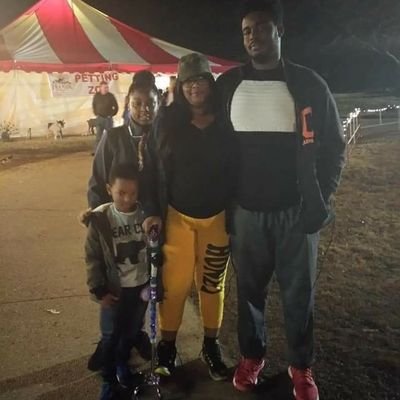 HolmenHugh's profile picture. class of 2021
football studentathlete 
track and field
6'6 267lb 
age:16
4/25/2003
Mitchell highschool