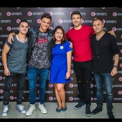 prettyrhaine26's profile picture. ♡Forever Swiftie♡
My ultimate dream is to meet taylor,
to hug her,to watch her concert upclose, to be invited to one of her secret session&after concert💋