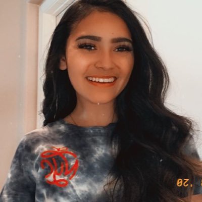 📚 RPHS Junior 👻 jennrivera27 💸 Owner of @badattitudelash
