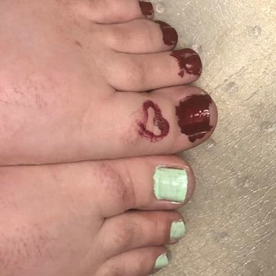 Cute feet! Willing to send you a picture of them if you send $25. DM for more options!! ;3 Cashapp @ $cutefeet365