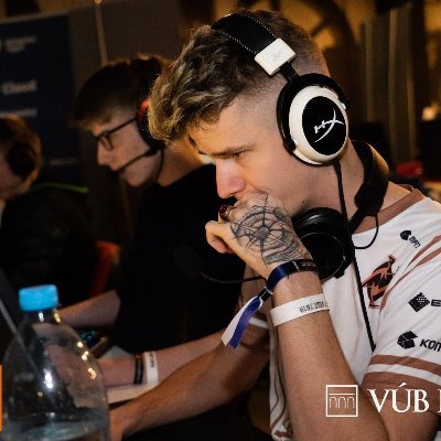 Imagine paying for this shit. : r/FACEITcom