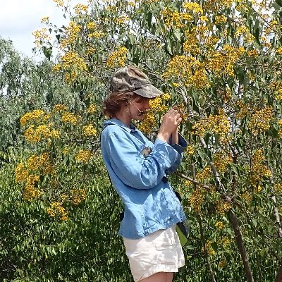 Botanist. PhD student studying the evolution of Marina, Leguminosae at Montana State.