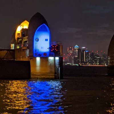 I work for the Environment Agency (@EnvAgency) at the #ThamesBarrier in the Forecasting and Response team.