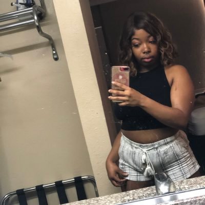 triniteee_'s profile picture. 👻 sailing_souls  https://t.co/Ibksrk089K