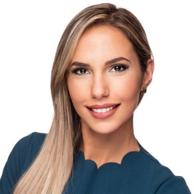 Comunicadora Social y actualmente presentadora del Noticiero Matutino de @noticiashouston 
Locutora Profesional
Venezolana