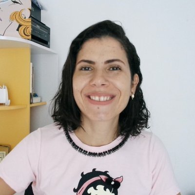 Youtuber, mãe, esposa e dona de casa.