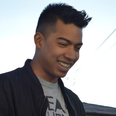 🎸Pop-punk/Metal - Guitarist/Bassist
💻Digital Marketing Strategist