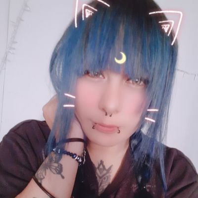 soy demasiada inquieta, alegre la mayor parte del día pero siempre hay algo que me hunde. quisiera saber encontrar mi propio mundo, lo que en verdad quiero