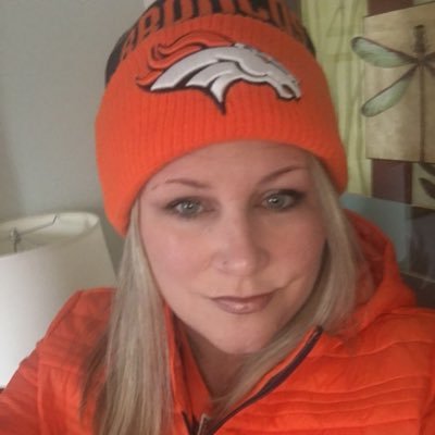 Broncos fan for life. Nothing beats Sunday morning with food, mimosas and of course Broncos football 🏈🍾.   Also Warriors fan for life