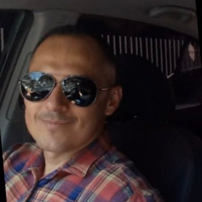 Abogado, especialista en derecho comercial y procesal civil, 💯 % de derecha y Uribista gracias a DIOS
