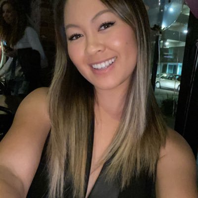 ChalenaSmiles's profile picture. 