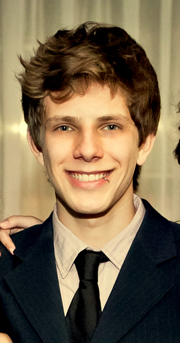 athospaulo's profile picture. C'est en faisant n'importe quoi qu'on devient n'importe qui.