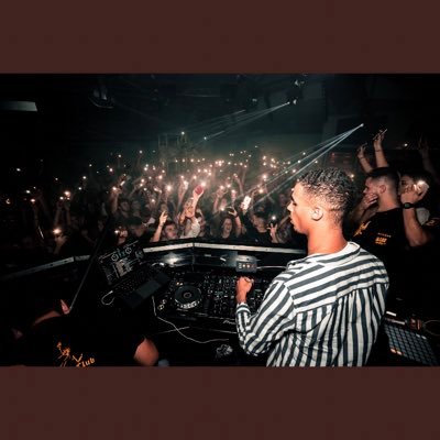 J’incite pas la violence mais un nique ta mère = un mec en sang 🩸génie incompris 💡 Boutique en ligne bientôt Disponible 🏴☠️