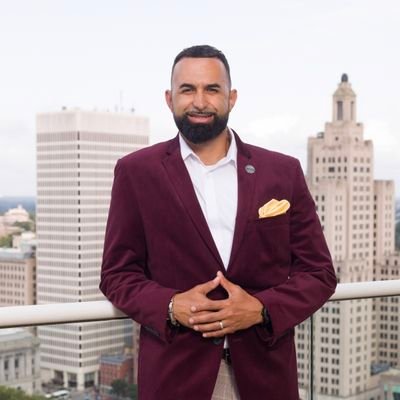 Profile Picture of Jeffrey Silva, Real Estate Agent  🏡 🗝 (@JSilvaRIRealtor) on Twitter