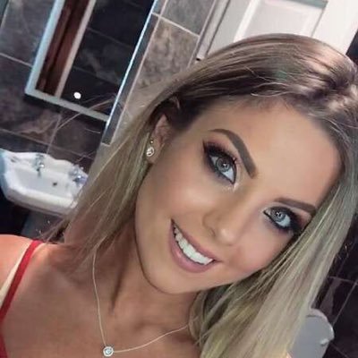 Rebeccaascully's profile picture. 🖤🖤🖤