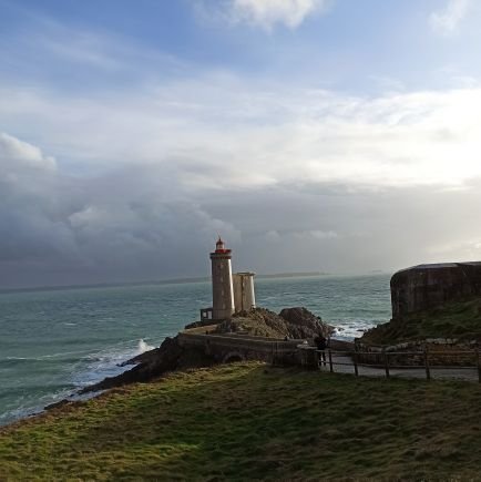 BlandineRcl's profile picture. Maman. Épouse. Famille recomposée. PE. Dirlette pendant qqs années... Peut-être à nouveau dans un avenir proche. En Essonne et bientôt dans le Finistère.