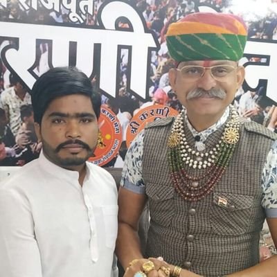 मे ऐक समाज सैवी हू और स्वाभिमानी रावत राजपूत सस्थां राजस्थान प्रदेश उपाध्यक्ष हू भाजपा से जुड़ा हुआ हू और होटल ओनर हू